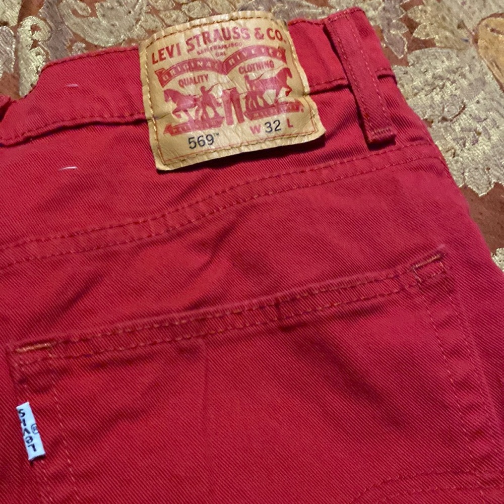 Red Levi’s size 32 LRG